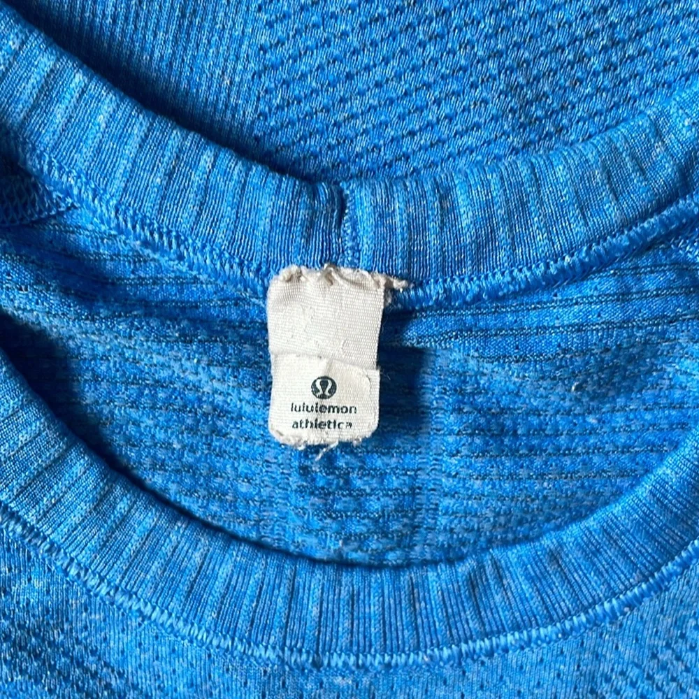 Lululemon light blue lightweight running shirt. Stretchy Lycra blend. Size S - Picture 6 of 7